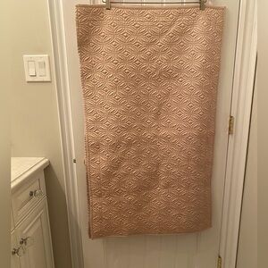 EUC KING SIZE PILLOW SHAMS WITH A ROSE COLOUR. QUILTED STITCHING